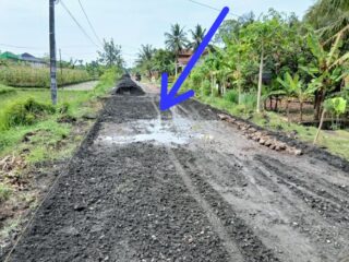 Proyek Jalan Rp8,5 Miliar di Cilacap Jadi Sorotan, Pekerja Abaikan K3 dan LPA Dikerjakan di Area Berlumpur