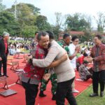 Kapolres Salatiga Turun Langsung di Tengah Hujan, Amankan dan Ikuti Ibadah Paskah Bersama