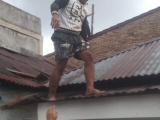 Pelaku Pencurian Berantai Ditangkap Polisi, Sempat Kabur Lewat Atap Rumah Warga  SIMALUNGUN, Faktanusantara.co.id – Upaya