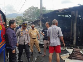 Diduga Lalai Saat Memasak, Kebakaran Hanguskan Empat Kios di Bergas