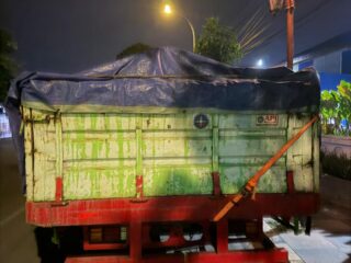 Diduga Hilang Fokus, Pemotor Tabrak Truk di Jalan Soekarno-Hatta Salatiga