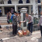 Polsek Bungbulang Tebar Kepedulian Lewat Aksi Jumat Berbagi di Masjid Al-Hidayah