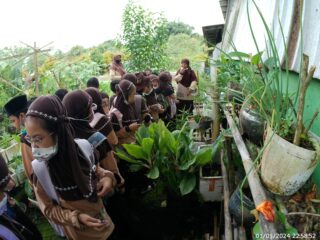 Edukasi Lingkungan Sejak Dini, Siswa SD IT Nidaul Hikmah Kunjungi TPS 3R Bulu