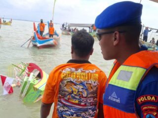 Sedekah Laut Alasdowo 2026 Berlangsung Khidmat, Polisi Pastikan Keamanan Prosesi Larung Sesaji