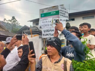 Banjaranyar Banyumas Desak Kades Mundur