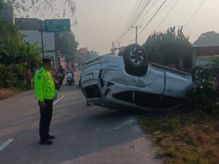 Tabrak Pejalan Kaki di Cikeusal, Satlantas Polres Serang Olah TKP dan Evakuasi Korban ke RSUD