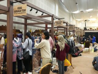 Sasirangan Todak Persit PD XXII/Tambun Bungai Curi Perhatian di Persit Bisa 2 Jakarta