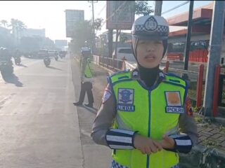 Polwan Satlantas Polres Pekalongan Kota Pantau Arus Lalu Lintas Lewat Live Report