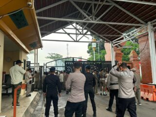 Amankan Aksi DEMA UIN SMH Banten dan SMV, Satbrimob Polda Banten Kerahkan Satu Kompi