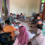 Sertu Nurdin Jadi “Master Chef” Satgas TMMD, Sajikan Masakan untuk Anggota dan Warga Sekitar Barak Semang