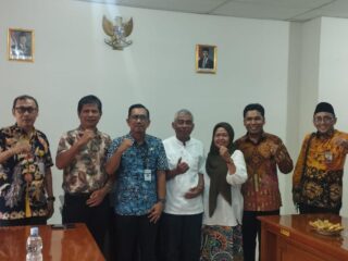 Profesi Guru di Tengah Tekanan Zaman: Dituntut Profesional Tapi Minim Jaminan Perlindungan