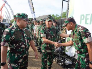 Kasdam IV/Diponegoro Ikuti Penanaman Mangrove Serentak di Kendal untuk Jaga Pesisir