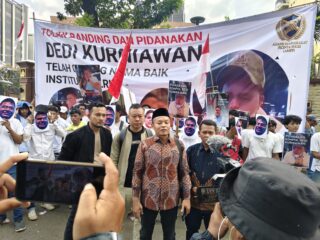 AMPP Gelar Aksi di Mabes Polri, Desak Tolak Banding dan Proses Pidana Kompol Dedi Kurniawan