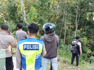 Polsek Ampel Evakuasi Truk Pengangkut Kuda Terguling di Sruwen–Karanggede, Satu Korban Meninggal