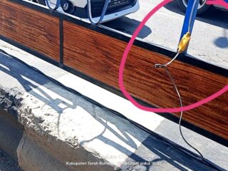 Instalasi Lampu Hias pada Proyek Pembatas Jalan di Tanah Bumbu Disorot, Warga Pertanyakan Standar Keamanan
