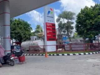 Kelangkaan Solar Subsidi di SPBU Simpang Tiga Ferry Batulicin Dikeluhkan Warga, Dugaan Penyaluran Tak Tepat Sasaran Jadi Sorotan