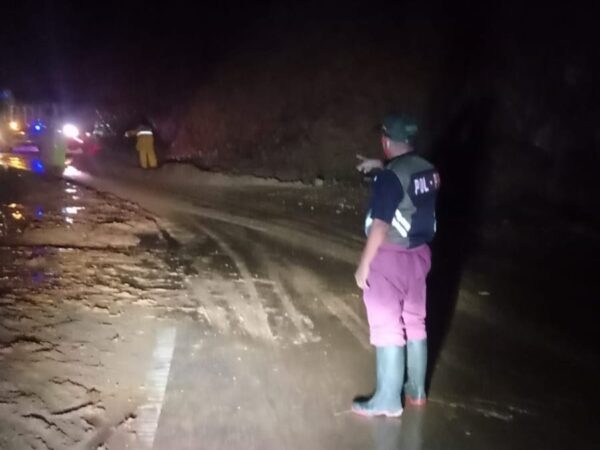 Longsor Kembali Terjadi di Gunung Gedogan, Mobilitas Warga Bungbulang–Caringin Terganggu