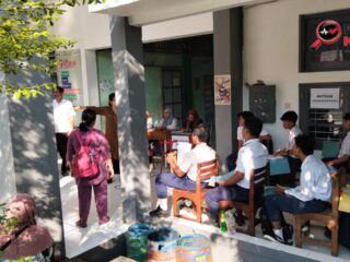 Verifikasi SPMB SMKN 1 Semarang Dipadati Calon Siswa, Proses Berjalan Tertib