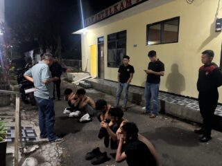 Patroli Dini Hari di Tarogong Kaler, Polisi Gagalkan Dugaan Aksi Tawuran dan Sita Senjata Tajam