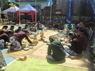Kirab Budaya dan Aksi Bersih Telaga Kedung Buntung, Warga Pulegundes Lestarikan Tradisi Leluhur