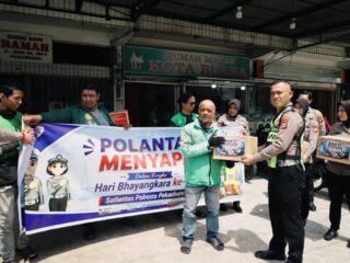 Jelang HUT Bhayangkara ke-80, Polda Riau Salurkan Ratusan Bansos dan Gelar Bakti Sosial Serentak