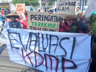 Tolak Tambang Galian C, Warga Tunggulsari dan BEM Kendal Gelar Aksi di DPRD Kendal