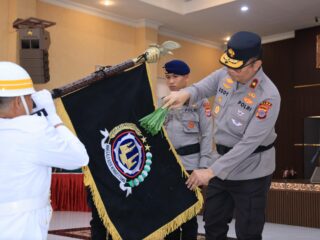 Sambut Hari Bhayangkara ke-80, Polda DIY Cuci Pataka Manggala Nayya Wiwarottama Pakai Air Lereng Merapi