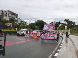 Tuding MBG Biang Defisit, Plt Gubernur Riau SF Hariyanto Didesak Dicopot Jaringan Masyarakat Riau Berdaulat