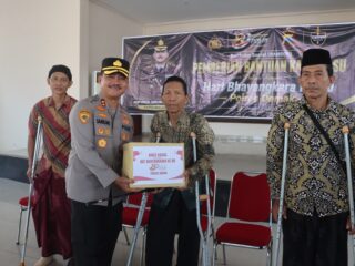 Sambut HUT Bhayangkara ke-80, Polres Demak Bagikan 4 Kaki Palsu untuk Penyandang Disabilitas Usai Aduan di Instagram