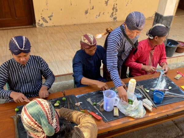 _46 Pusaka Dibersihkan Bareng-Bareng, Warga Gari Gunungkidul Bukti Budaya Masih Hidup_