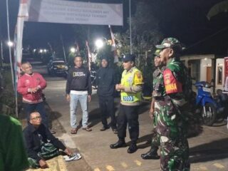 Patroli Malam Gabungan, Koramil dan Polsek Slogohimo Perkuat Keamanan Warga