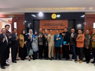 Pimpinan Jack Law Office dan Ketua SJN Jombang Hadiri Sidang Promosi Doktor Ketua Tim Percepatan Pembangunan Jombang