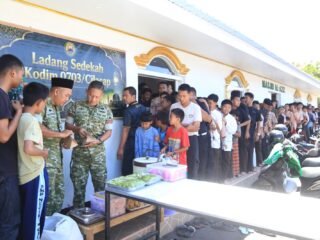 Jumat Berkah, Kodim Cilacap Pererat Kedekatan dengan Warga Melalui Ladang Sedekah